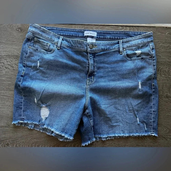 Lane Bryant Summer Medium Wash Distressed Jean Shorts - Women's Size 20 - Picture 1 of 3